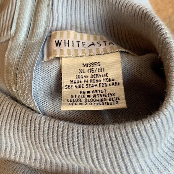 Soft powder blue mockneck nack zip closure NWOT - Picture 3 of 4